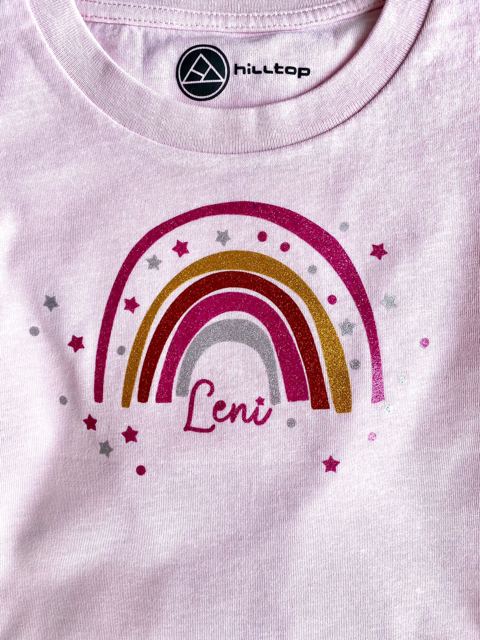 Shirt mit Regenbogen